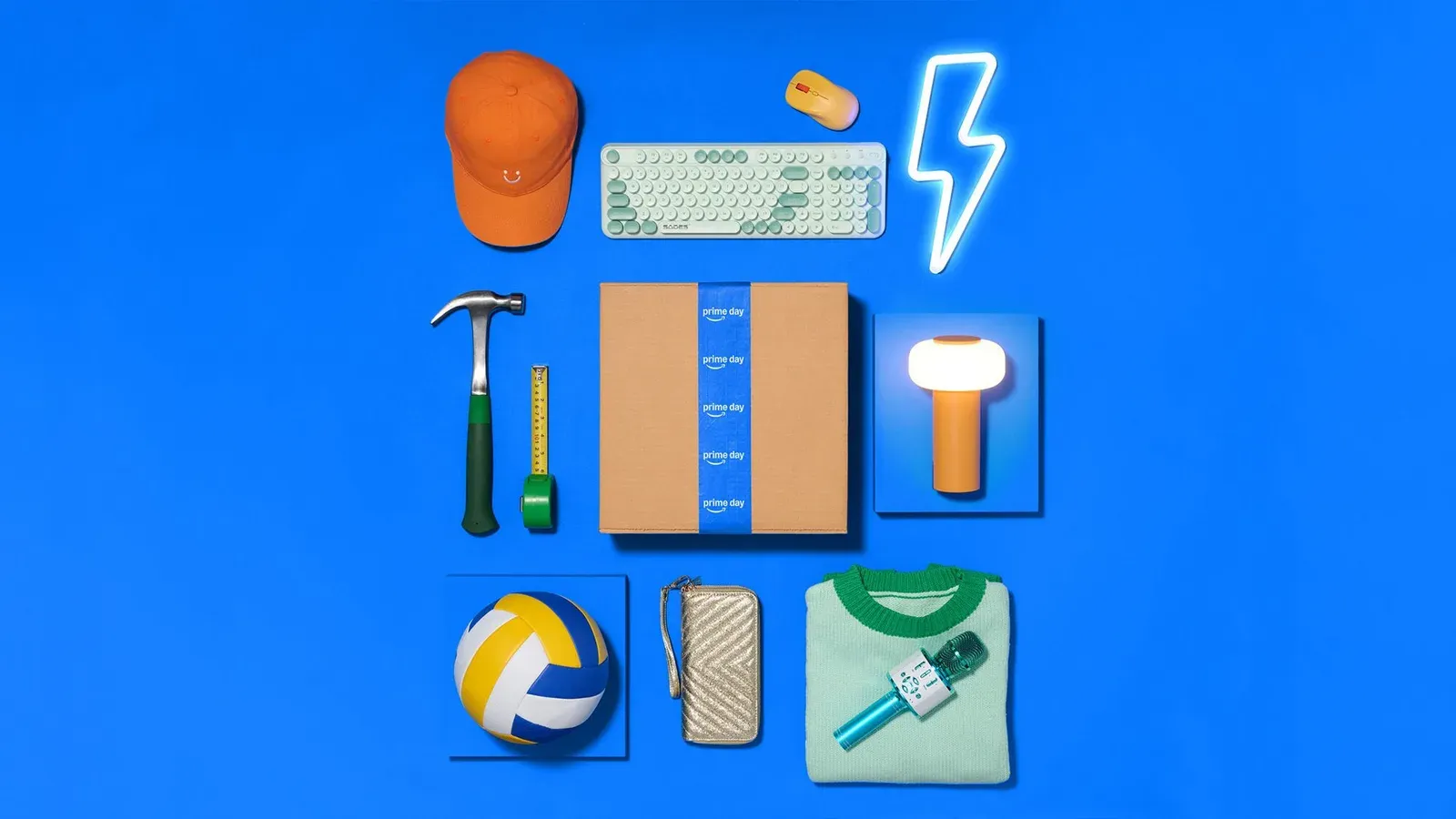 ภาพประกอบ Prime Day 2026 จากบทความของ AWS: กล่องพัสดุคาดเทป prime day วางกลางสินค้าหลายหมวดบนพื้นสีน้ำเงิน