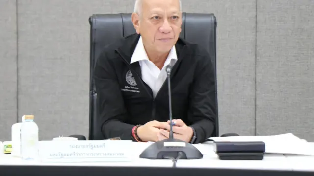 นายพิพัฒน์ รัชกิจประการ รองนายกรัฐมนตรีและรัฐมนตรีว่าการกระทรวงคมนาคม ในภาพที่รัฐบาลเผยแพร่ประกอบข่าวการประชุมคณะกรรมการนโยบายระบบตั๋วร่วม (คนต.) 7 ตุลาคม 2026