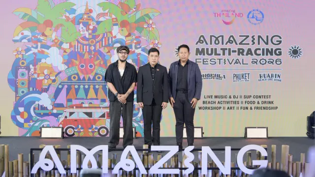 เวทีงานเปิดตัว AMAZING MULTI-RACING FESTIVAL 2026 ของ ททท. 19 ตุลาคม 2569 ด้านหลังเป็นโลโก้งาน Beach Life 2026 ของสงขลา ภูเก็ต และหัวหิน