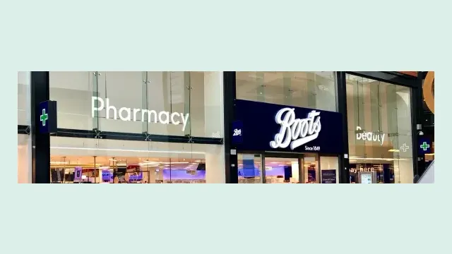 หน้าร้าน Boots ที่มีป้าย Pharmacy และ Beauty จากเว็บไซต์ของ The Boots Group