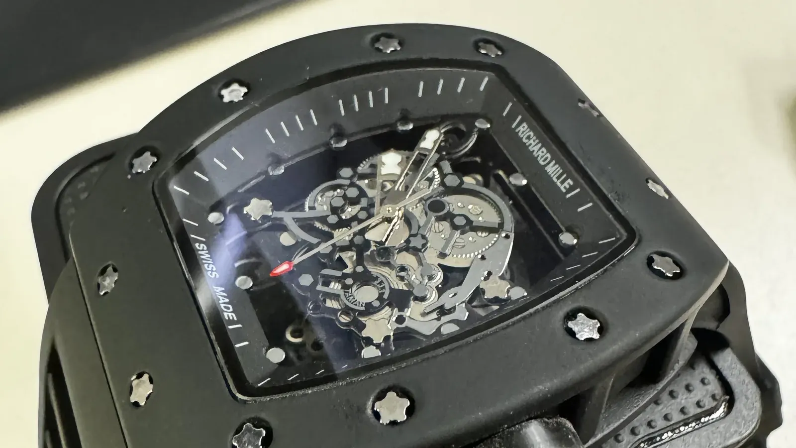 นาฬิกา Richard Mille ปลอมหนึ่งใน 11 เรือนที่ CBP ยึดนาฬิกาปลอม ได้ที่สนามบิน DFW ตามแถลงการณ์วันที่ 23 ตุลาคม 2026