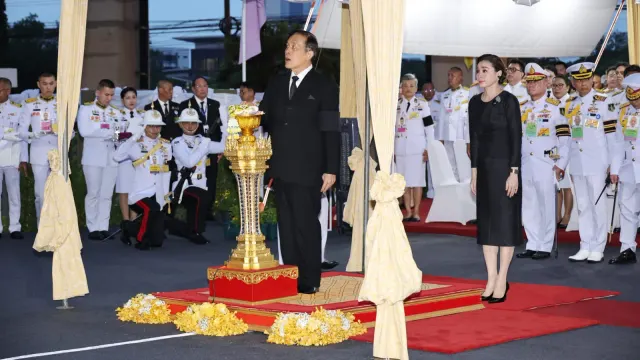 ทรงเปิดอาคารชลพิพัฒน์ ที่แท่นพิธี สำนักงานทรัพยากรน้ำแห่งชาติ วันที่ 28 ตุลาคม 2569