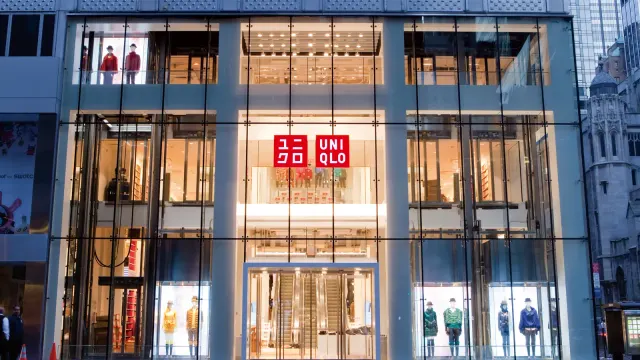 ด้านหน้าร้าน UNIQLO สาขาฟิฟท์อเวนิว นิวยอร์ก จากคลังภาพของ Fast Retailing