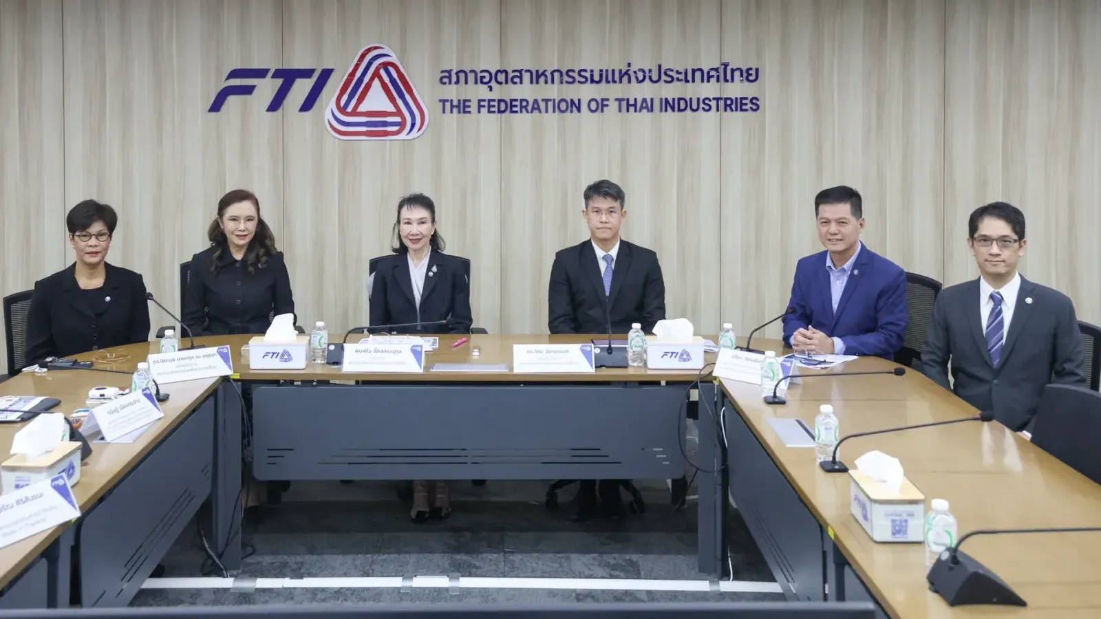 ผู้บริหารสภาอุตสาหกรรมแห่งประเทศไทยแถลงผลสำรวจความเชื่อมั่นภาคอุตสาหกรรม กันยายน 2569 ที่สำนักงาน ส.อ.ท.