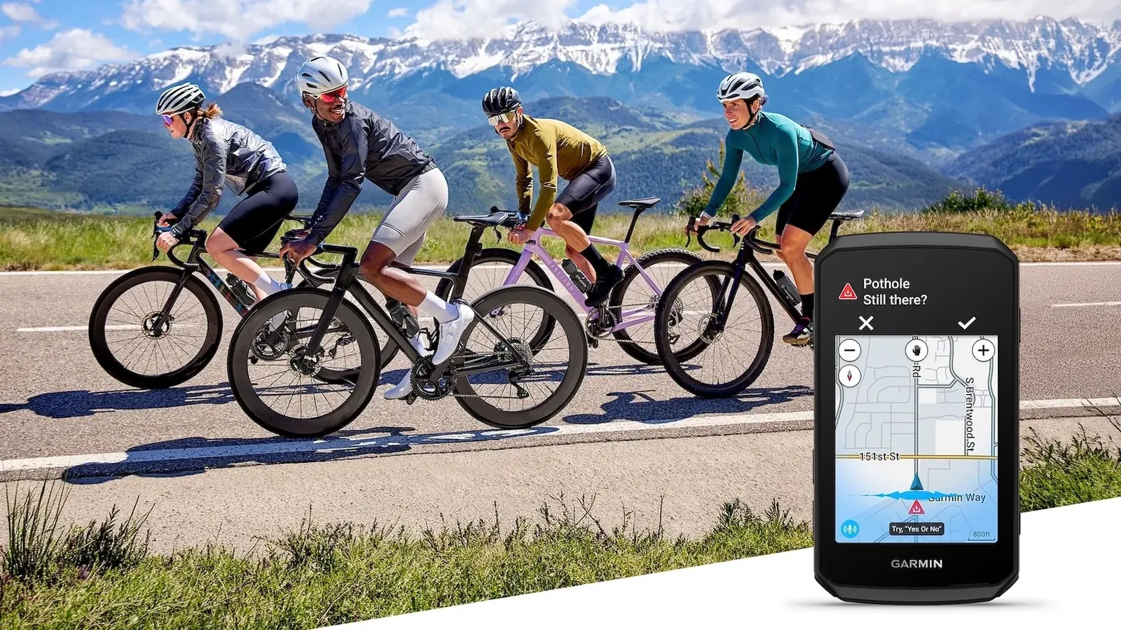 Garmin Edge 1060 แสดงการแจ้งเตือนหลุมบนถนนบนแผนที่ ข้างกลุ่มนักปั่นจักรยานเสือหมอบบนถนนภูเขา
