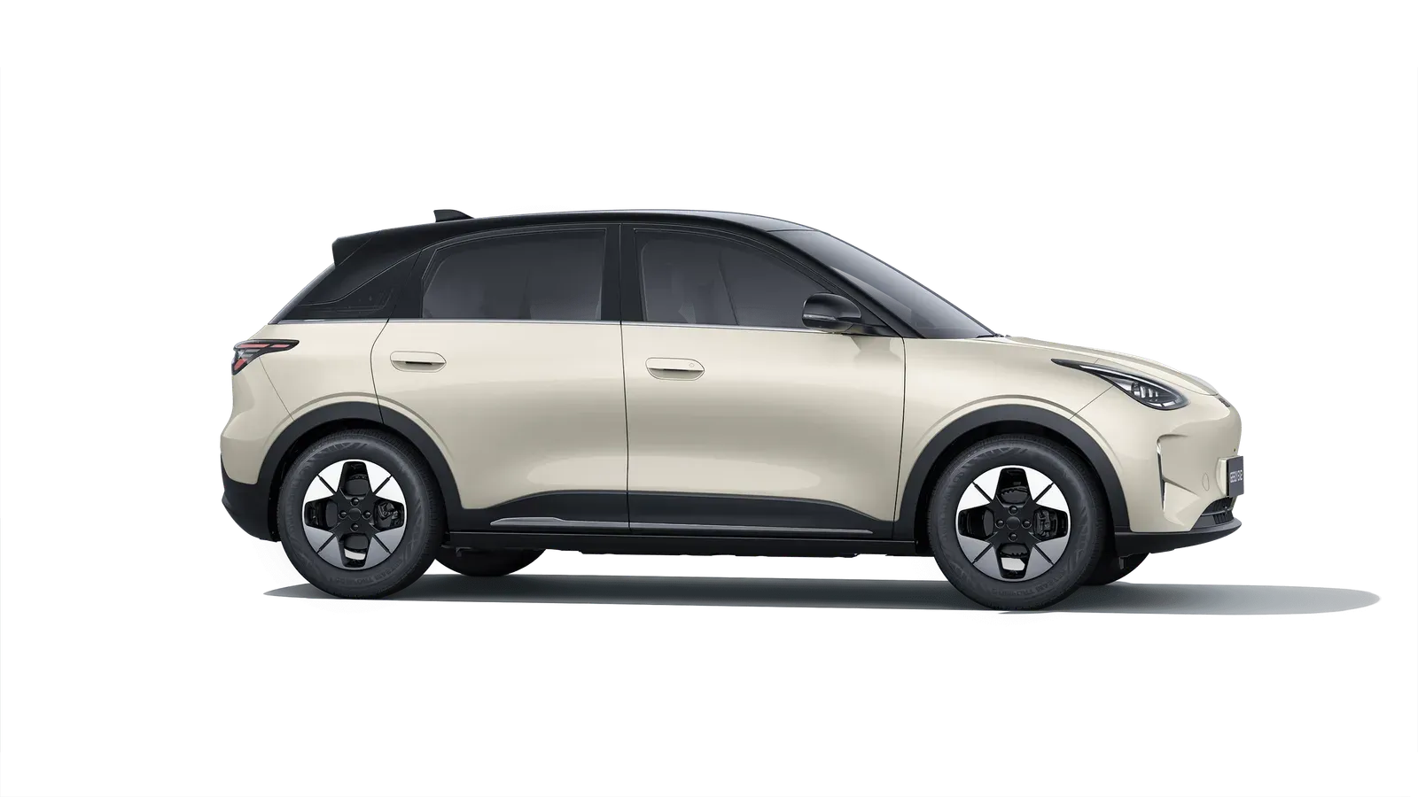 Geely EX2 สีครีม มุมมองด้านข้าง ภาพจากหน้ารุ่นรถของธนบุรีนอยสเติน ผู้จำหน่าย Geely ในไทย