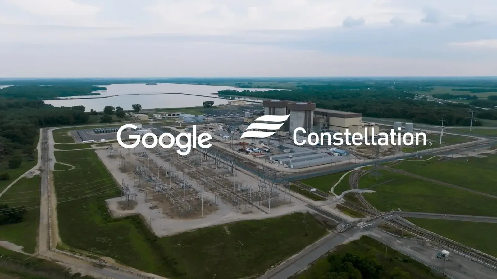 ภาพมุมสูงโรงไฟฟ้านิวเคลียร์ Braidwood Clean Energy Center ของ Constellation ในรัฐ Illinois พร้อมโลโก้ Google และ Constellation