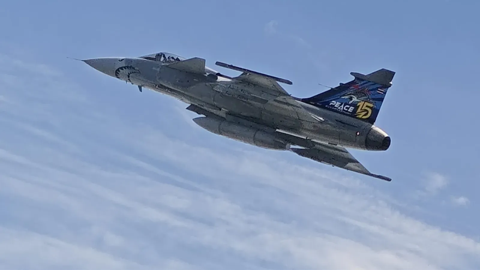 เครื่องบิน Gripen ขณะทำการบิน ในภาพข่าวการฝึกทำการบิน (SOLO) ณ กองบิน 7 จังหวัดสุราษฎร์ธานี วันที่ 8 ตุลาคม 2569