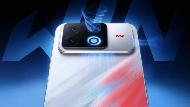 ด้านหลังของ HONOR WIN2 สีขาวลายแดงน้ำเงิน มีโลโก้ WIN และภาพลมที่พัดลมดันออกจากช่องระบายด้านข้างโมดูลกล้อง