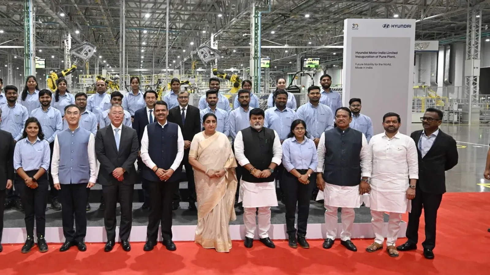 Hyundai ลงทุนอินเดีย: ผู้บริหาร Hyundai และแขกในพิธีเปิดโรงงานปูเน่ของ Hyundai Motor India