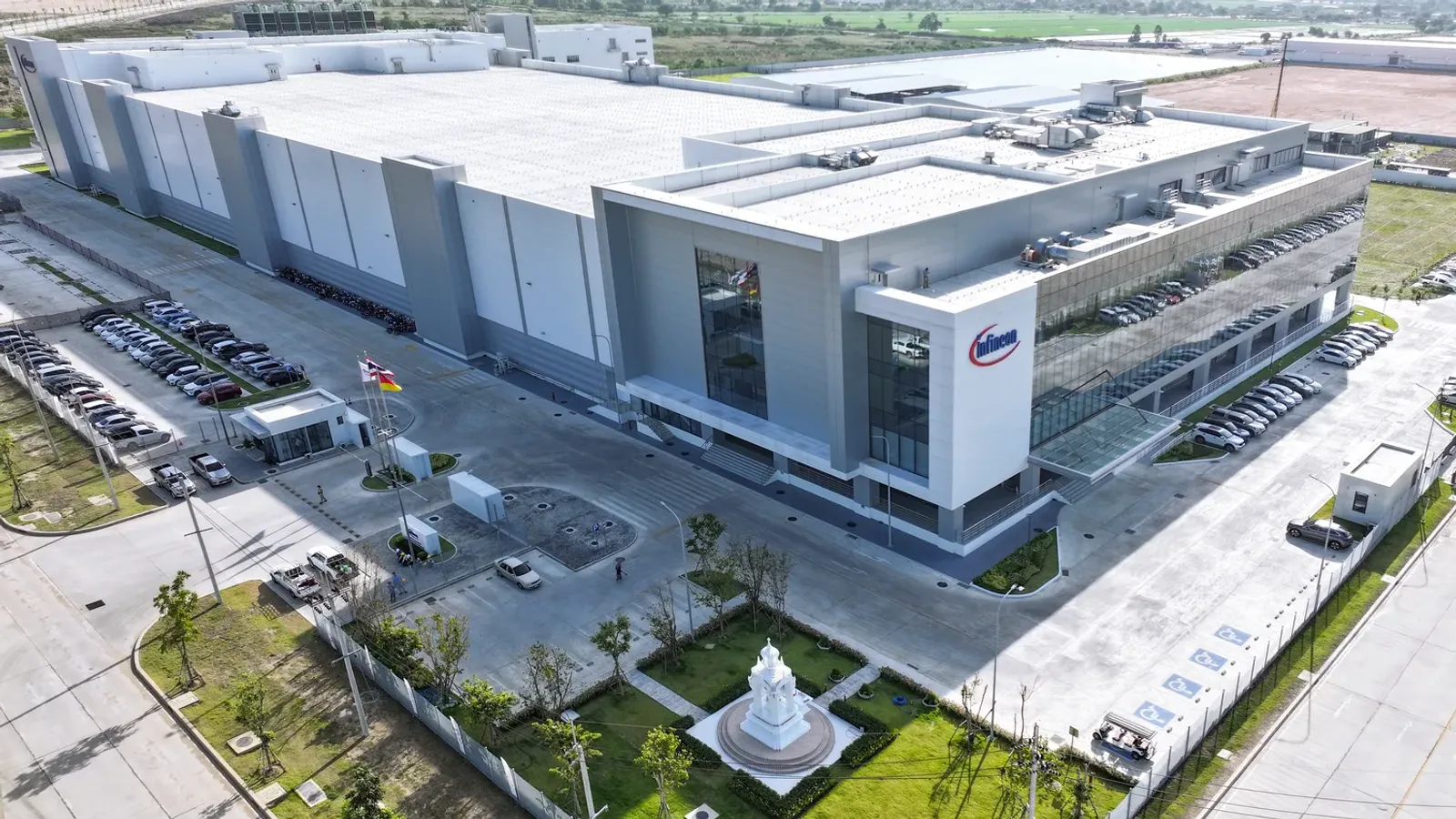 ภาพมุมสูงของโรงงาน backend แห่งใหม่ของ Infineon ที่จังหวัดสมุทรปราการ