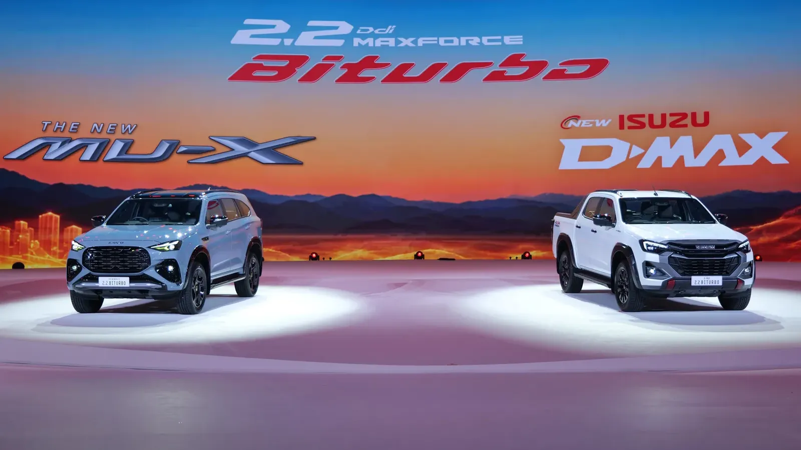 D-MAX Biturbo ราคาเริ่ม 1,064,000 บาท: THE NEW MU-X และ NEW ISUZU D-MAX จอดบนเวทีเปิดตัวเครื่อง 2.2 Ddi MAXFORCE Biturbo