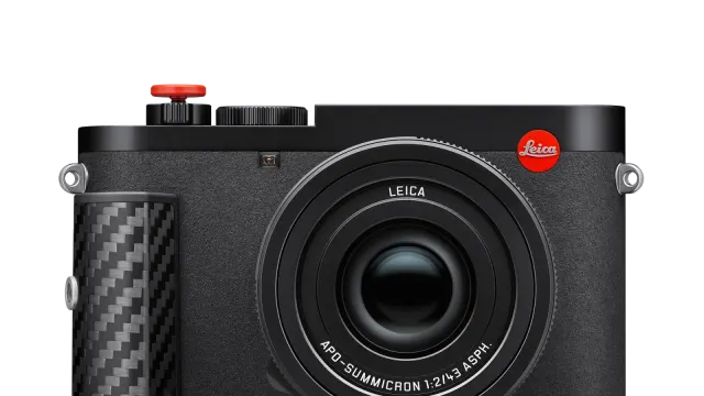 กล้อง Leica Q3 43 Formula 1 Edition ชุดเต็มพร้อมสายคล้องแบบเชือก กริปจับคาร์บอนไฟเบอร์ และปุ่มชัตเตอร์สีแดง