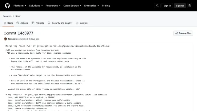 หน้า commit รวม docs-7.4 ของ Linus Torvalds วันที่ 21 ตุลาคม 2026 ระบุการยกเลิกข้อกำหนดแท็ก Assisted-by และการเพิ่ม AGENTS.md
