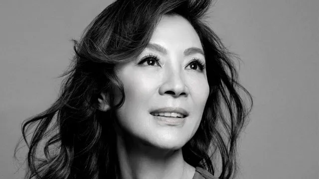 ภาพบุคคลขาวดำของ Michelle Yeoh ที่ BIFF เผยแพร่พร้อมประกาศรางวัล The Asian Filmmaker of the Year 2026