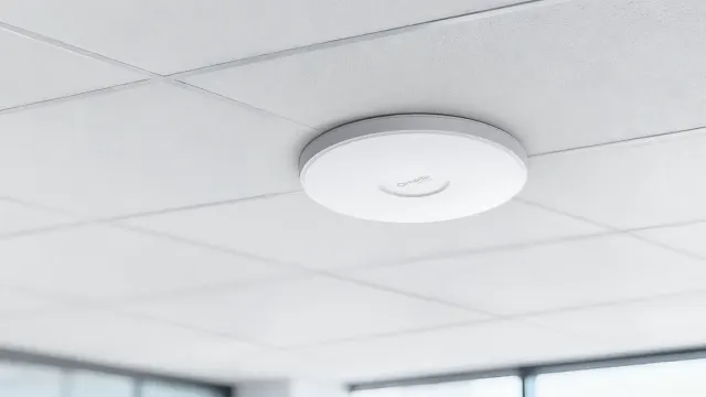 Access Point บนฝ้าเพดานสำนักงาน ตัวอย่าง Wi-Fi 7 สำหรับออฟฟิศ