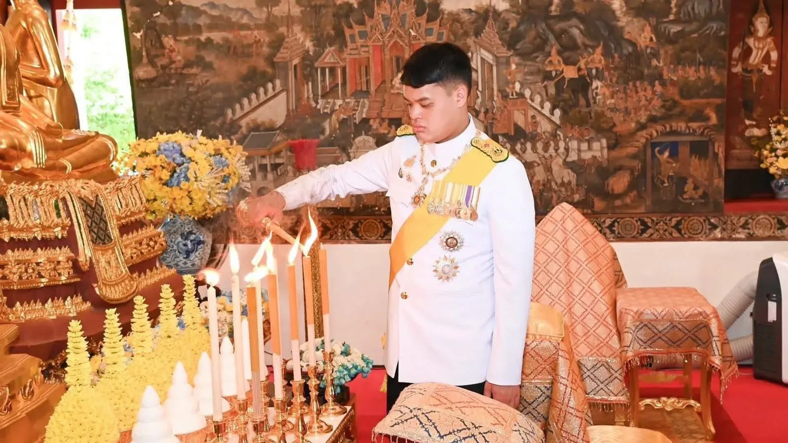 สมเด็จพระเจ้าลูกยาเธอ เจ้าฟ้าทีปังกรรัศมีโชติ มหาวชิโรตตมางกูร สิริวิบูลยราชกุมาร เสด็จแทนพระองค์ ไปในการพระราชพิธีทรงบำเพ็ญพระราชกุศลถวายผ้าพระกฐิน ณ วัดสุวรรณดาราราม 22 ตุลาคม 2568 ภาพข่าวจากหน่วยราชการในพระองค์