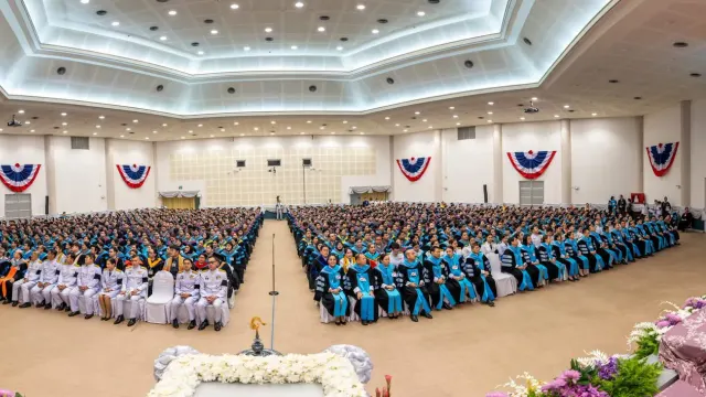 หอประชุมเฉลิมพระเกียรติ มหาวิทยาลัยทักษิณ วิทยาเขตพัทลุง ในพิธีพระราชทานปริญญาบัตรแก่ผู้สำเร็จการศึกษาจากมหาวิทยาลัยทักษิณ ประจำปีการศึกษา 2568