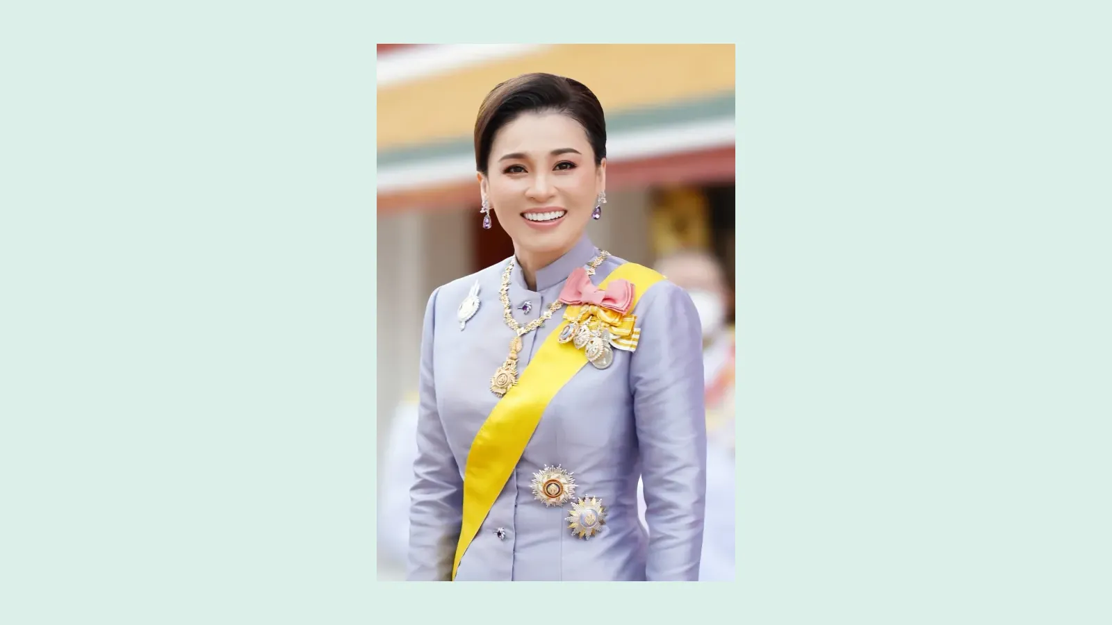 สมเด็จพระนางเจ้าสุทิดา พัชรสุธาพิมลลักษณ พระบรมราชินี ภาพทางการจากหน่วยราชการในพระองค์