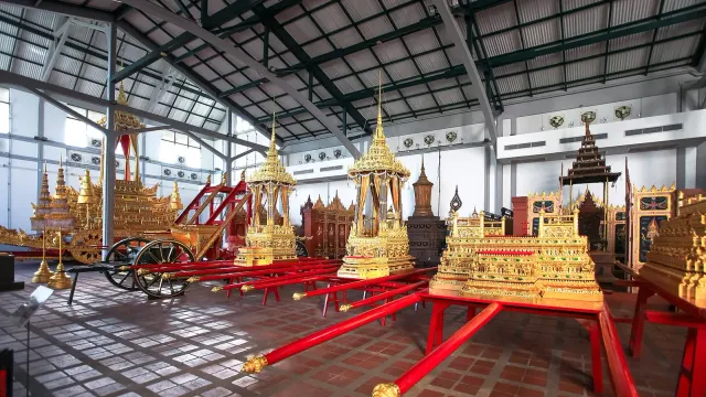 พระที่นั่งราเชนทรยาน และ พระราชยาน องค์อื่นในพิพิธภัณฑสถานแห่งชาติ พระนคร ภาพถ่ายเมื่อ 2 มกราคม 2561