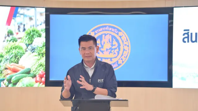 การแถลงของกรมการค้าภายในเรื่องจับตาสินค้าอ่อนไหว 17 รายการและราคาหมู ไก่ ไข่ ผัก ในภาพประกอบข่าวที่กระทรวงพาณิชย์เผยแพร่ 22 ตุลาคม 2569