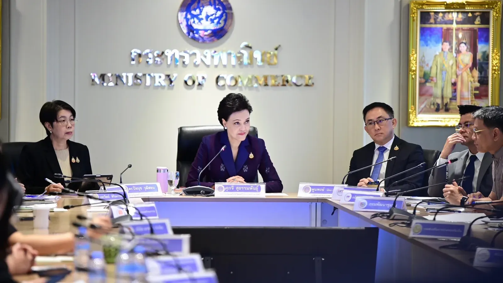 นางศุภจี สุธรรมพันธุ์ เป็นประธานงานแถลงข่าวความร่วมมือลดค่าธรรมเนียมของ Shopee TikTok Lazada ที่กระทรวงพาณิชย์ วันที่ 28 ตุลาคม 2569