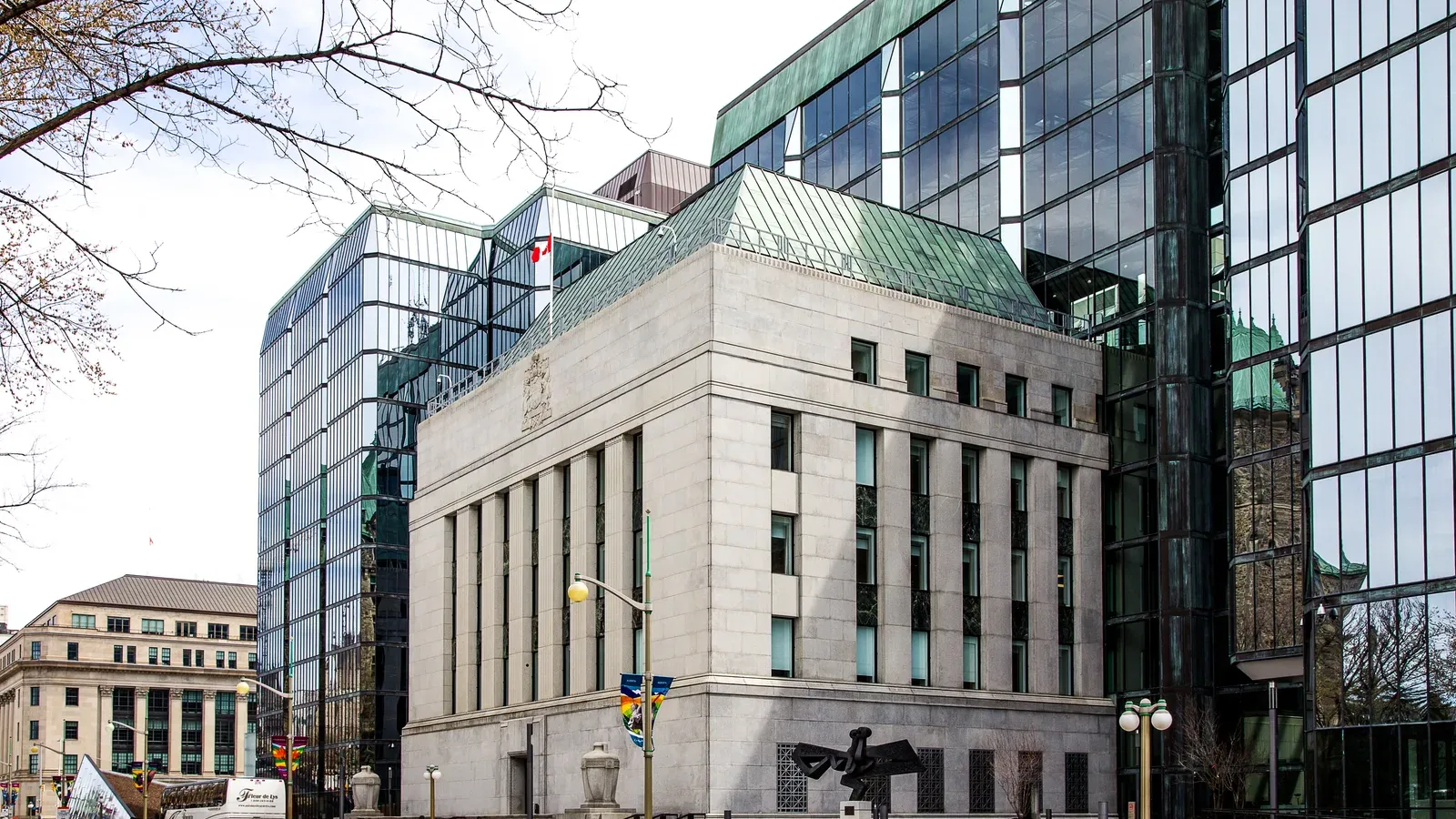 อาคารสำนักงานใหญ่ Bank of Canada ในกรุงออตตาวา ผู้กำกับผู้ออกสเตเบิลคอยน์ตามร่างกฎใต้ Stablecoin Act แคนาดา