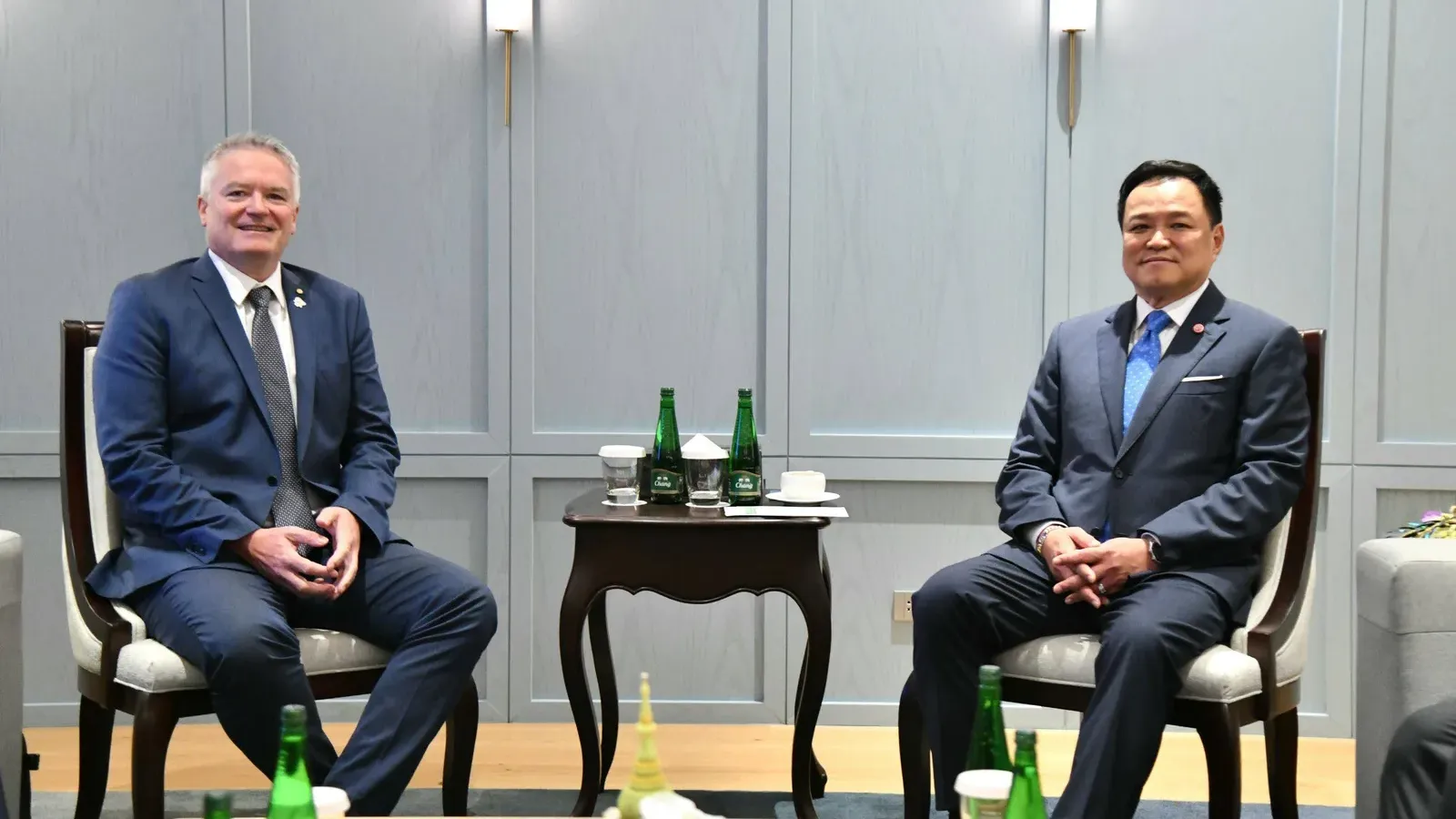 นายอนุทิน ชาญวีรกูล นายกรัฐมนตรี และนายมาทีอัส คอร์มันน์ เลขาธิการ OECD ในการหารือเรื่องเป้าไทยเข้า OECD ปี 2571 ที่ศูนย์การประชุมแห่งชาติสิริกิติ์ 16 ตุลาคม 2569