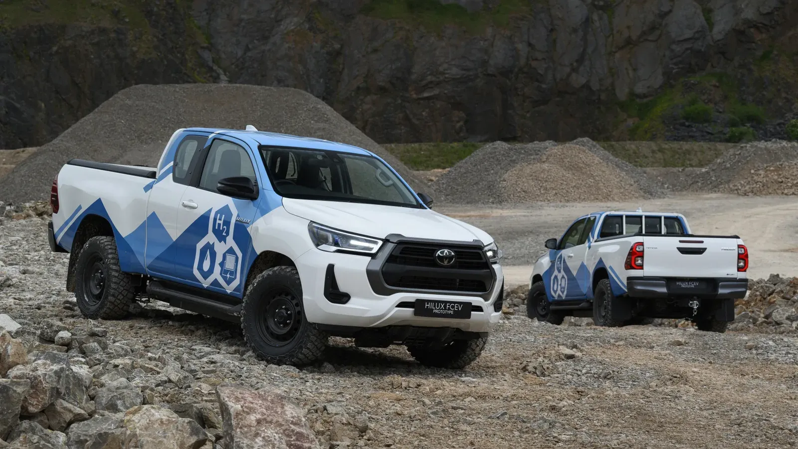 Hilux ไฮโดรเจน ต้นแบบเซลล์เชื้อเพลิงของ Toyota Europe ปี 2024 สองคันในพื้นที่ทดสอบ