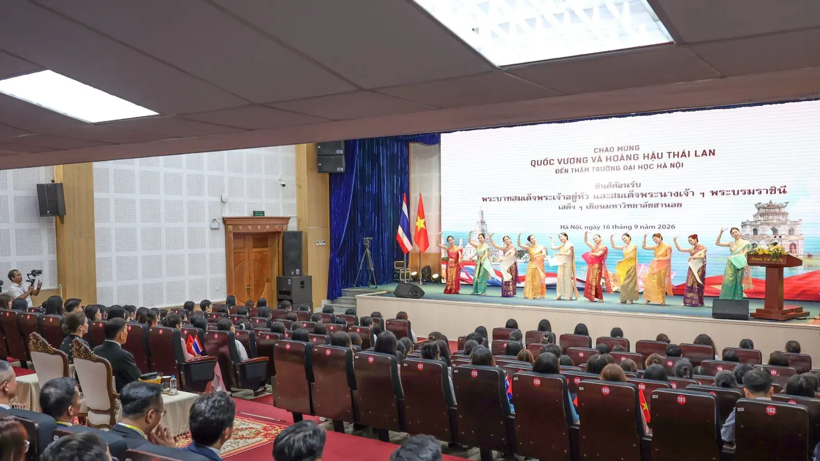 การแสดงศิลปวัฒนธรรมไทยโดยนักศึกษาภาควิชาภาษาไทยของมหาวิทยาลัยฮานอย วันที่ 16 กันยายน 2569