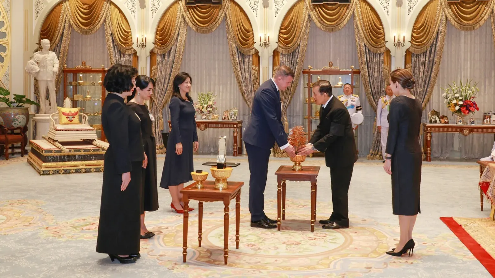 เฝ้าทูลละอองธุลีพระบาท ณ พระที่นั่งอัมพรสถาน พระราชวังดุสิต วันที่ 28 ตุลาคม 2569