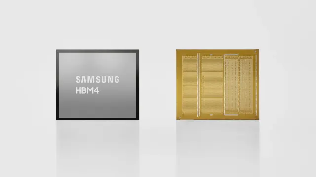 ชิป HBM4 ของ Samsung สองชิ้น ชิ้นซ้ายแสดงด้านบนที่มีชื่อ SAMSUNG HBM4 ชิ้นขวาแสดงด้านล่างสีทองที่มีจุดเชื่อมต่อเรียงเป็นแถว