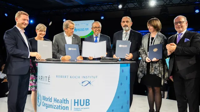 พิธีต่อบันทึกความเข้าใจระหว่าง WHO Pandemic Hub กับ Robert Koch Institute และ Charité ในงาน World Health Summit 2026 ที่เบอร์ลิน