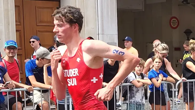 Max Studer ตัวเต็ง World Triathlon Cup Tongyeong 2026 ในชุดไตรกีฬาทีมชาติสวิตเซอร์แลนด์ที่โอลิมปิกปารีส 2024