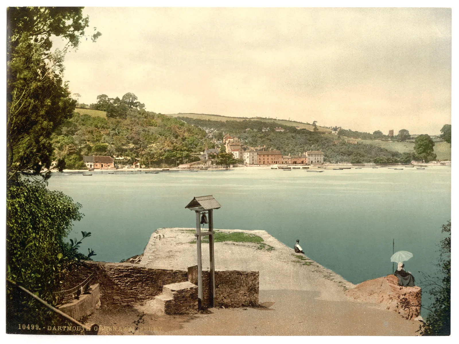 ท่าเรือข้ามฟาก Greenaway Ferry บนแม่น้ำ Dart ภาพพิมพ์ Photochrom ช่วงปี 1890–1900 (ภาพสาธารณสมบัติ จาก Library of Congress)