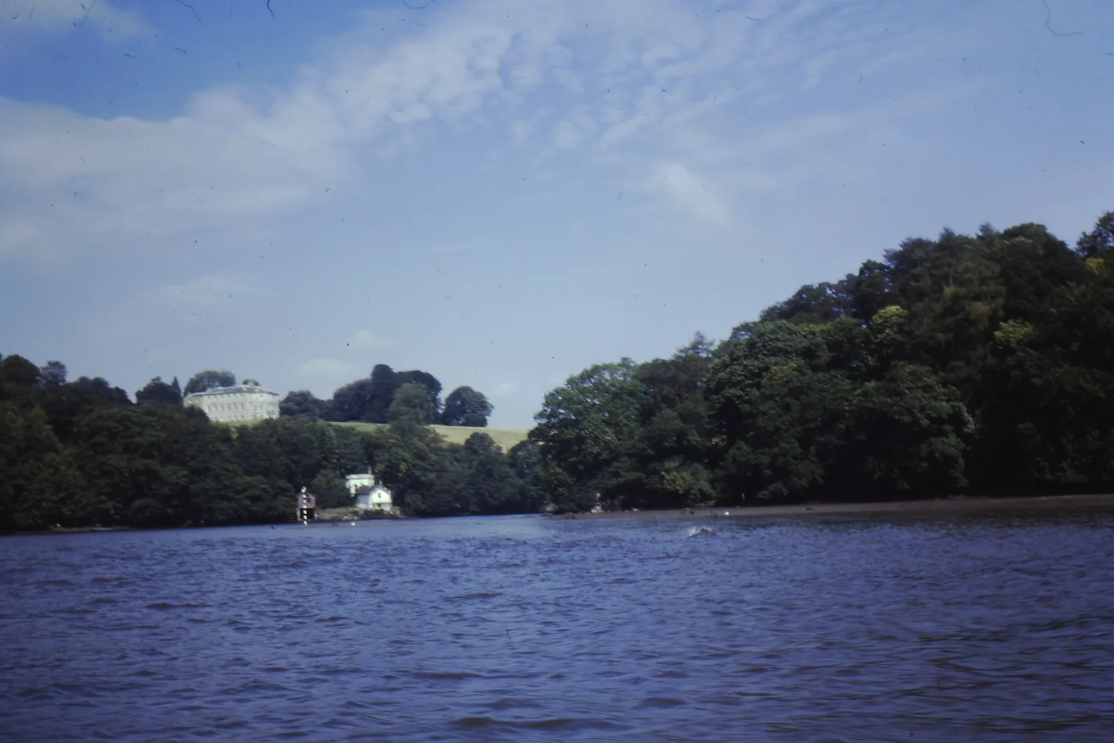 บ้าน Agatha Christie ที่ Greenway มองจากแม่น้ำ Dart ภาพถ่ายช่วงปี 1969–1972