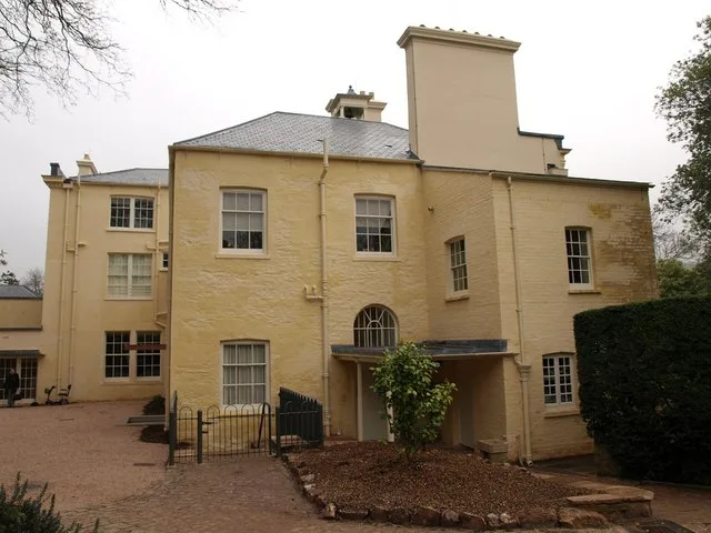 ด้านหลังของ Greenway House ภาพถ่ายเมื่อ 7 มีนาคม 2009