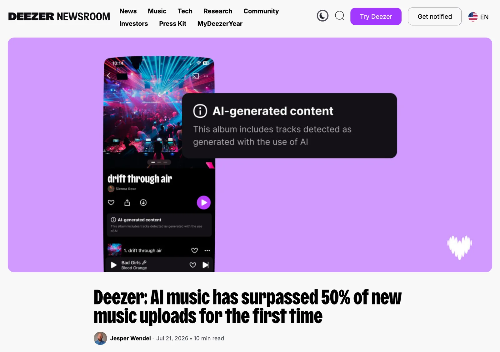 ภาพหน้าจอห้องข่าว Deezer ประกาศ 21 กรกฎาคม 2026 ว่าเพลงที่สร้างด้วย AI เกิน 50% ของเพลงใหม่ที่อัปโหลด พร้อมตัวอย่างป้าย AI-generated content ในแอป