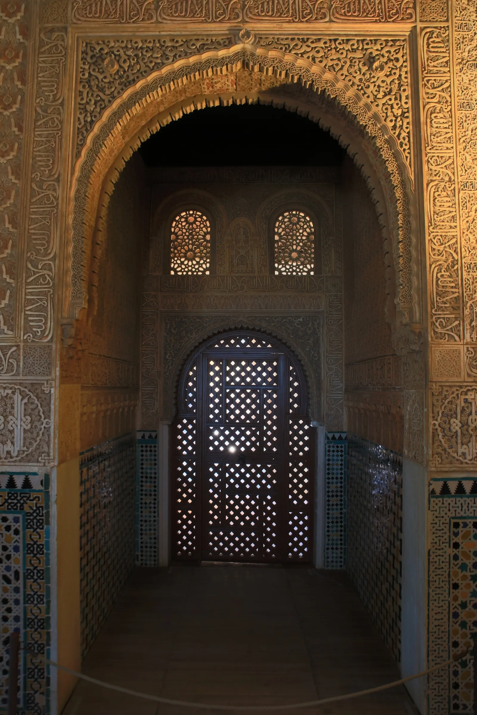 ซอกผนังในห้อง Ambassadors ของพระราชวัง Alhambra ภาพถ่ายเมื่อ 13 เมษายน 2024