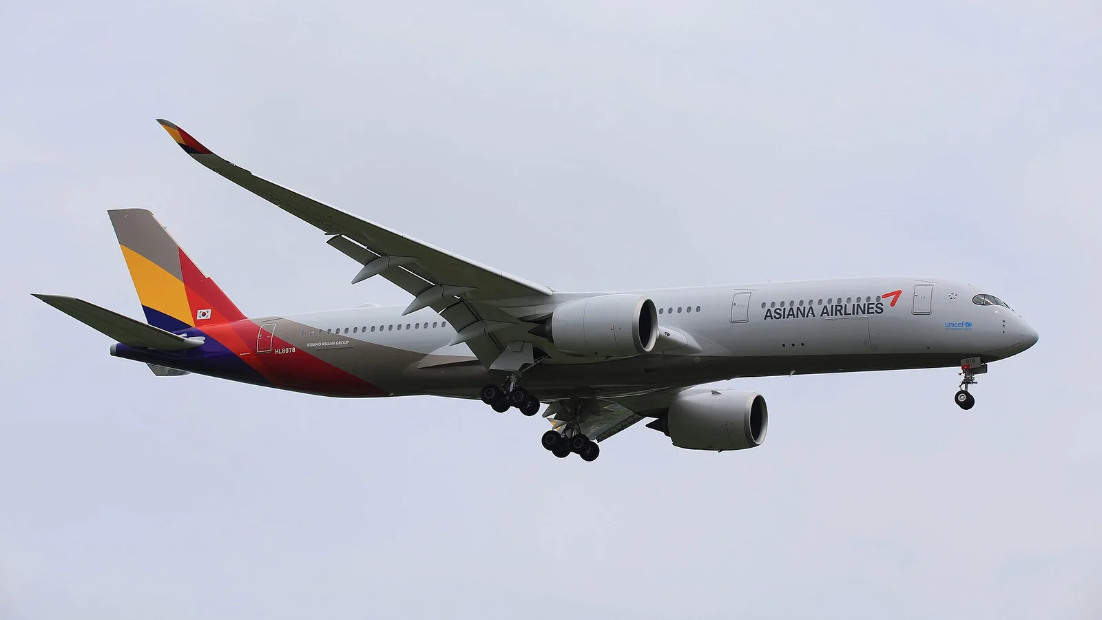เครื่องบิน Airbus A350-941 ของ Asiana Airlines ทะเบียน HL8078 ขณะบิน