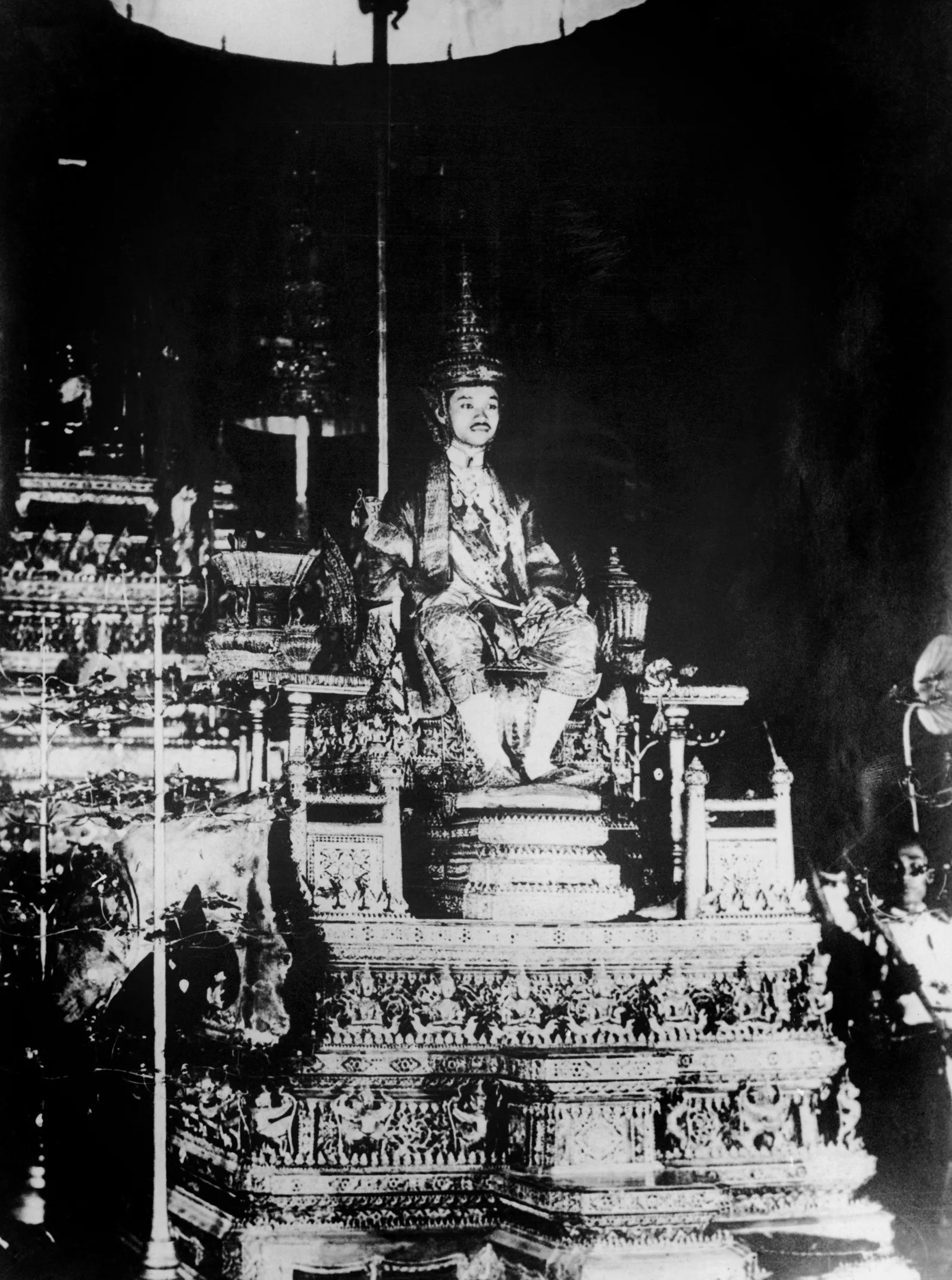 ภาพถ่ายเก่าในวันบรมราชาภิเษก ค.ศ. 1926 ใน พระที่นั่งอมรินทรวินิจฉัย
