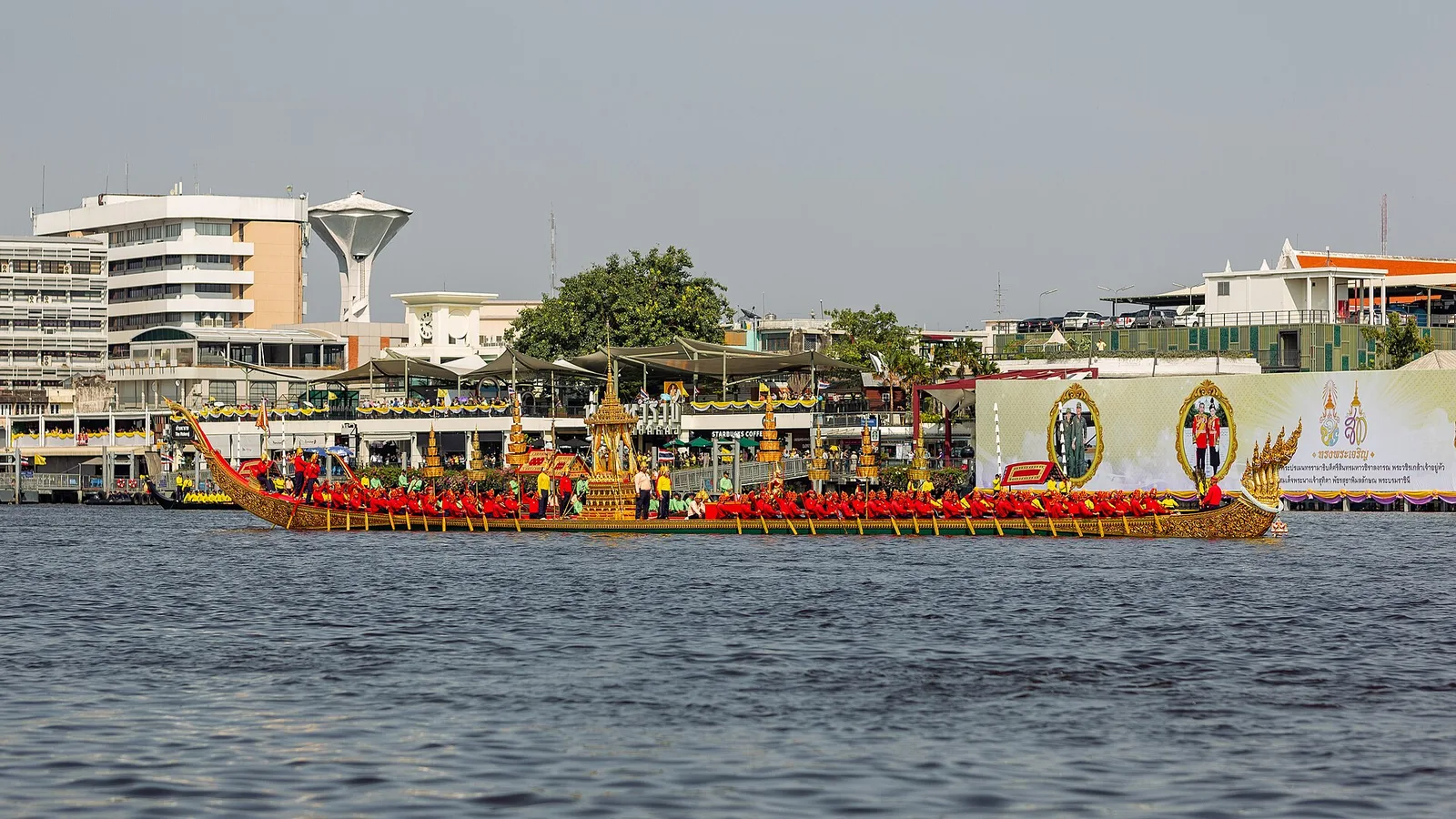 เรือพระที่นั่งอนันตนาคราช ในการซ้อมขบวน วันที่ 9 ธันวาคม 2562