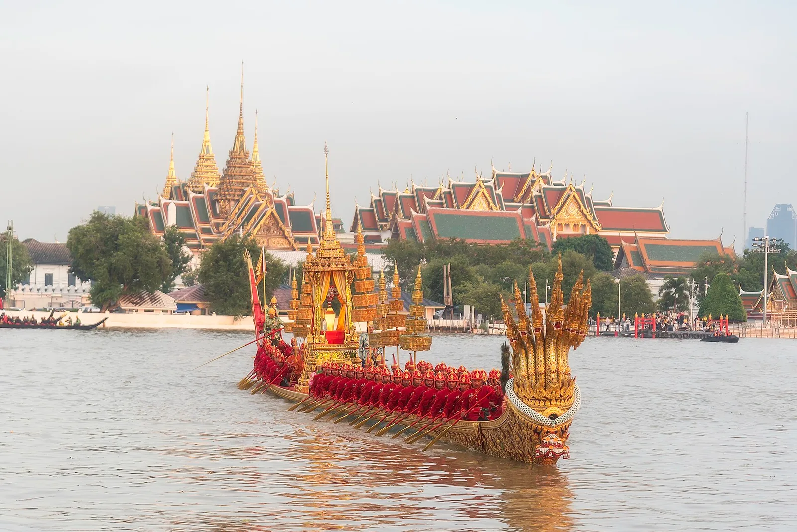 เรือพระที่นั่งอนันตนาคราช ในการซ้อมใหญ่ หน้า พระบรมมหาราชวัง วันที่ 15 ตุลาคม 2567