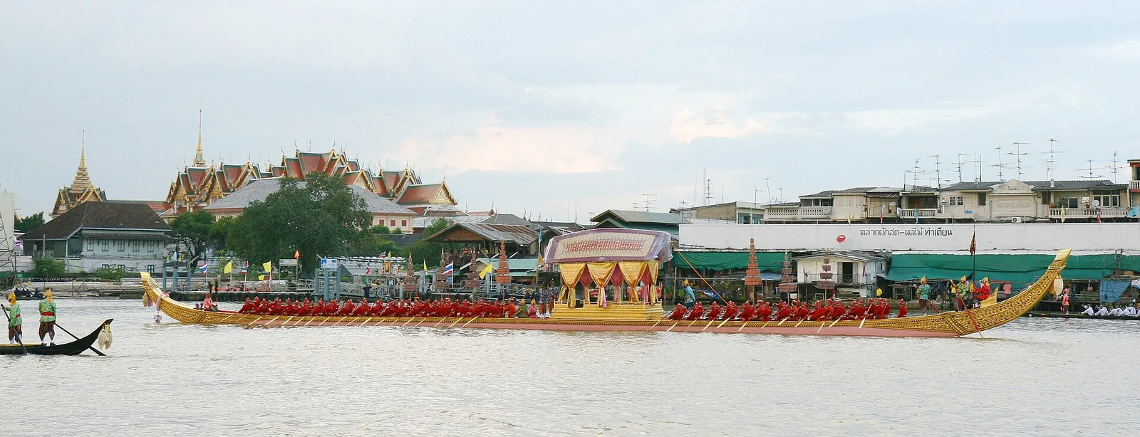 เรือพระที่นั่งอเนกชาติภุชงค์ ด้านข้าง ในการซ้อมใหญ่ วันที่ 29 ตุลาคม 2550