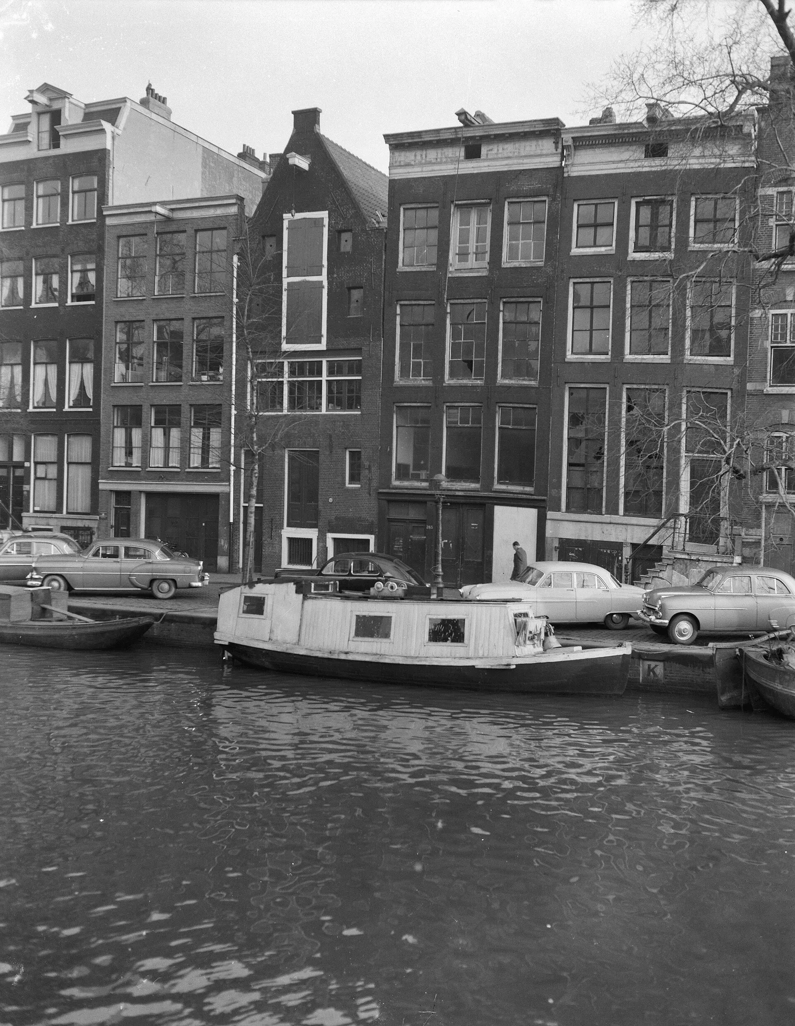 บ้านของแอนน์ แฟรงค์ ริมคลอง Prinsengracht ภาพถ่ายเมื่อ 20 มีนาคม 1957