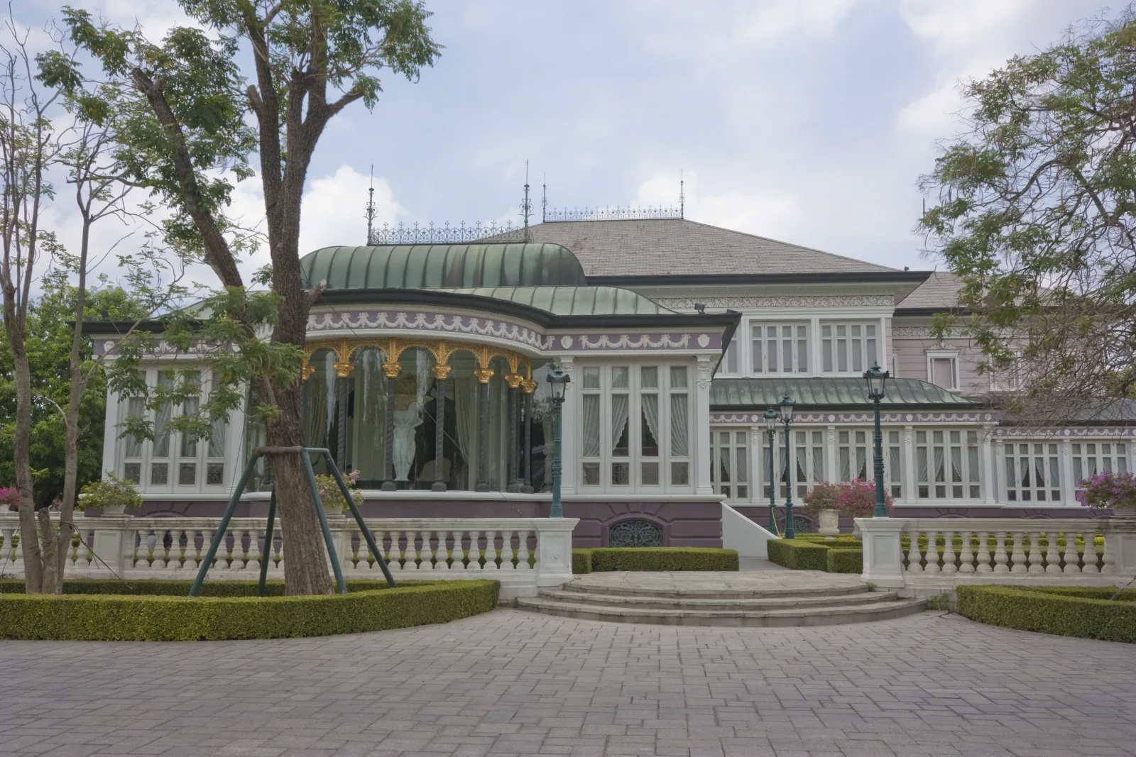 พระที่นั่งอุทยานภูมิเสถียร ใน เขตพระราชฐานชั้นใน ของ พระราชวังบางปะอิน