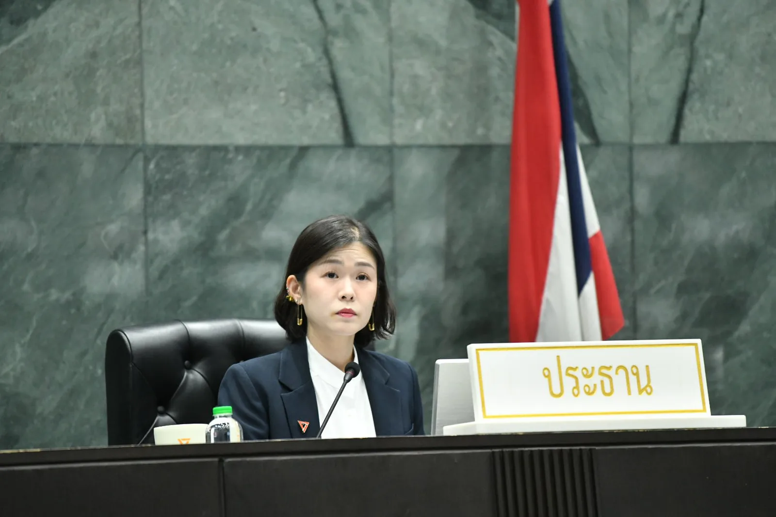 นางสาวภัทราภรณ์ เก่งรุ่งเรืองชัย ประธานสภากรุงเทพมหานคร ในการประชุมวันที่ 28 ตุลาคม 2569