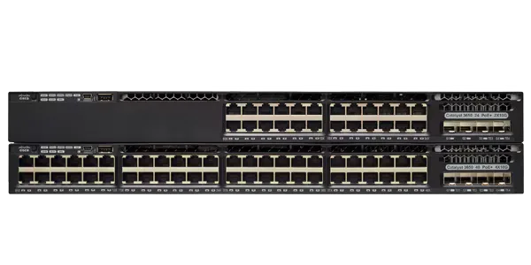 ด้านหน้าของสวิตช์ Catalyst 3650 สองเครื่อง