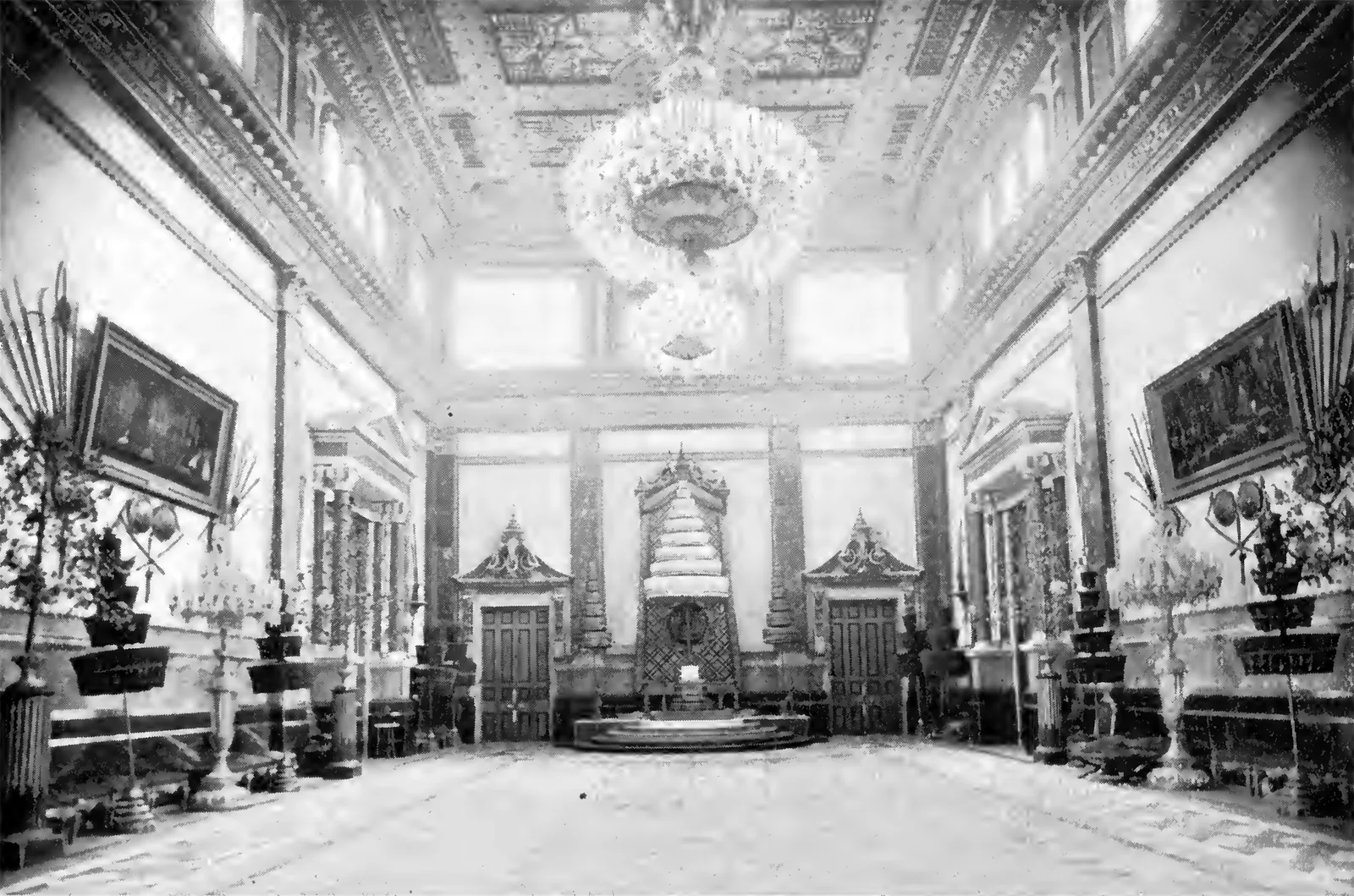 ภาพเก่าภายในห้องท้องพระโรง จากหนังสือ The Pearl of Asia ค.ศ. 1892