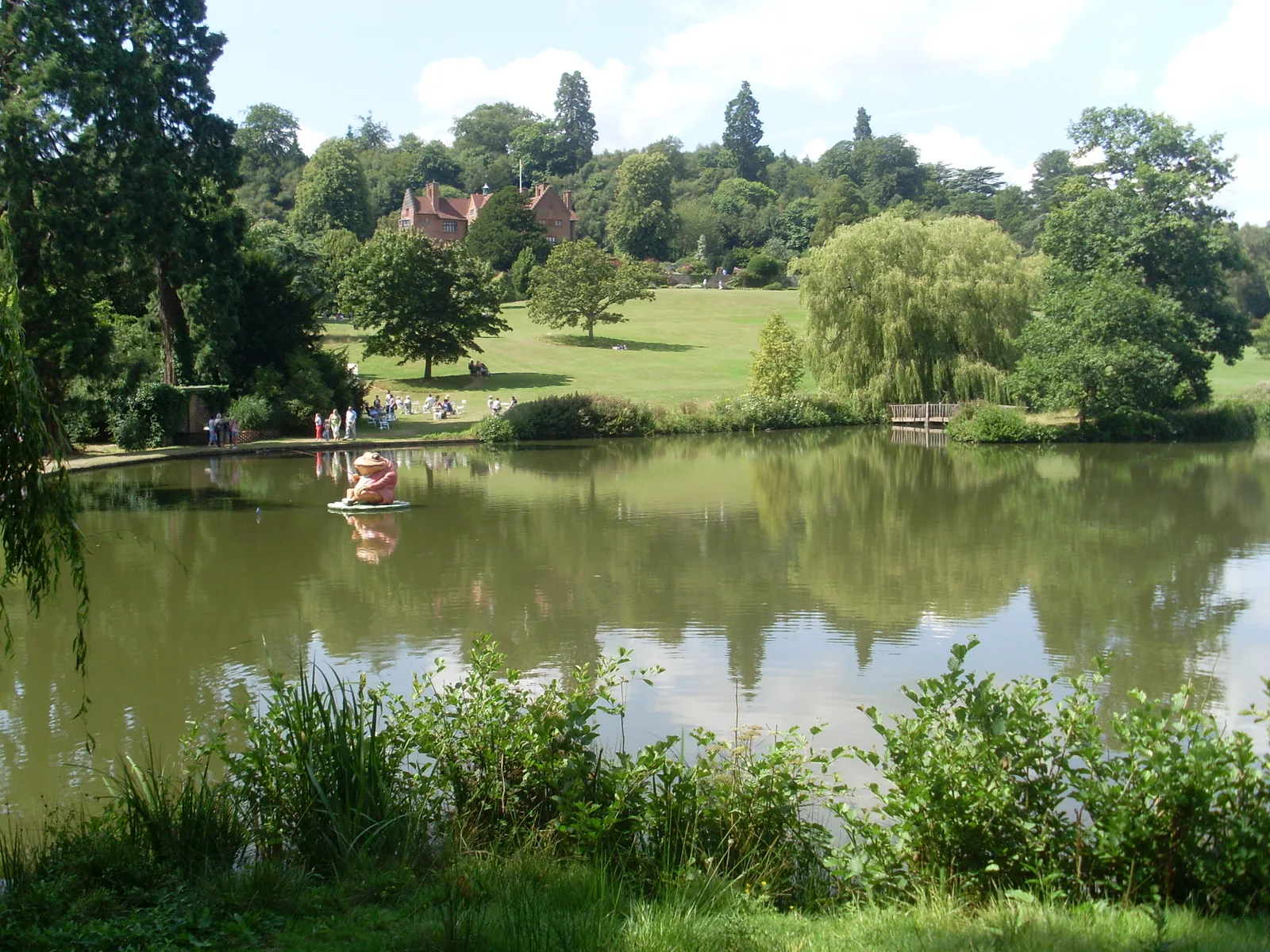 ทะเลสาบล่าง (Lower Lake) ในที่ดินของบ้าน Chartwell ภาพถ่ายเมื่อ 7 สิงหาคม 2014